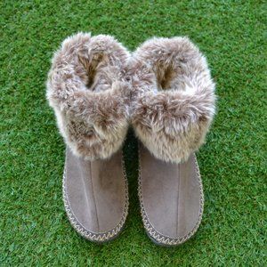 Isotoner Moccasin Slippers - 7.5 to 8